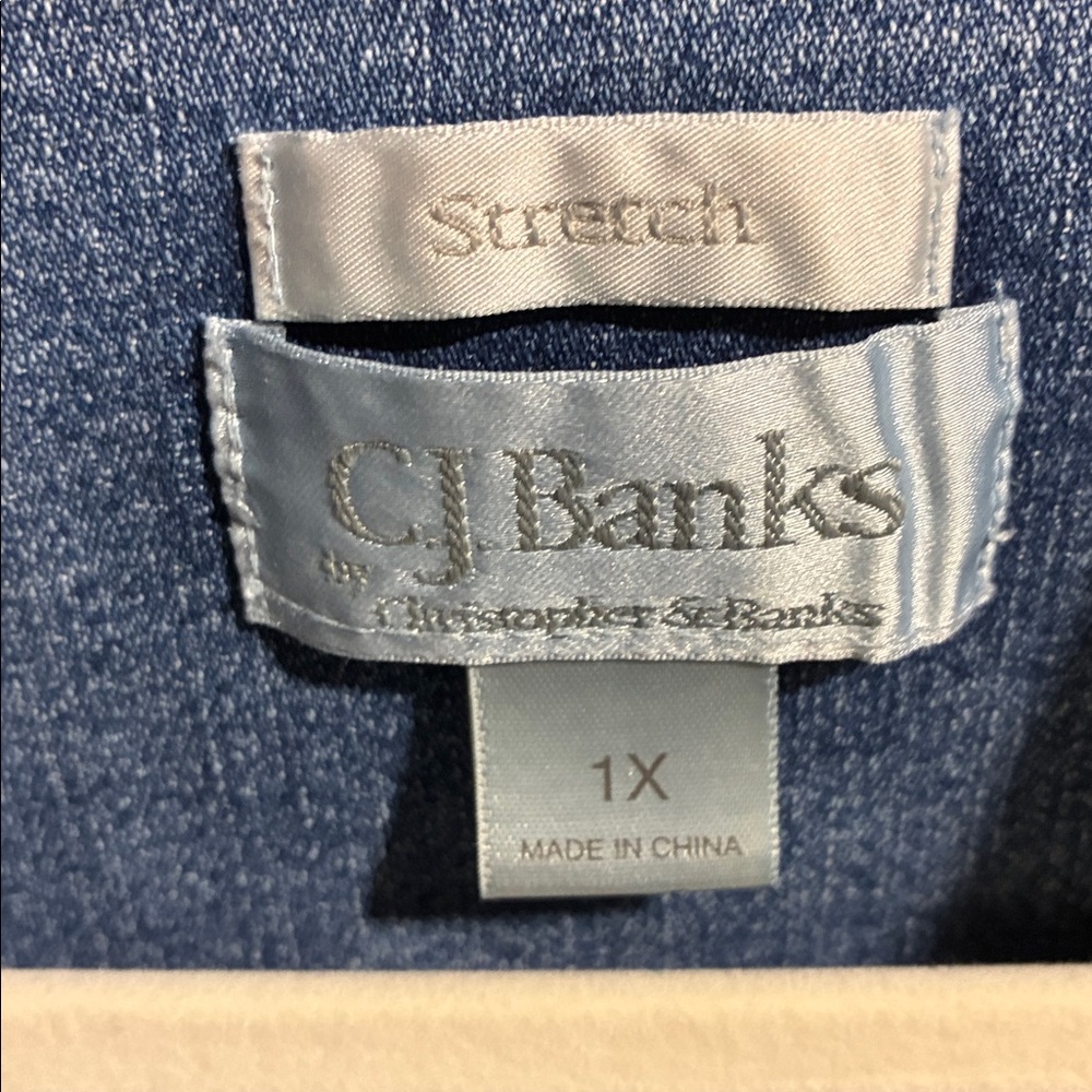 ❤️ 2/$10 - CJ Banks Embroidered Denim Snap Front Denim Vest - Picture 4 of 4